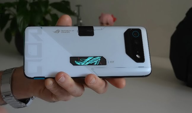 Asus Rog Phone 7 Design and build Quality