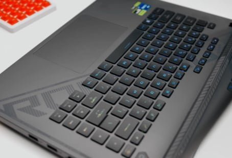 ASUS ROG Strix G16 (2023) Review: Keyboard and trackpad