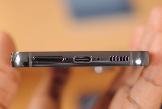 Samsung Galaxy S23 Speakers and USB-c on the bottom