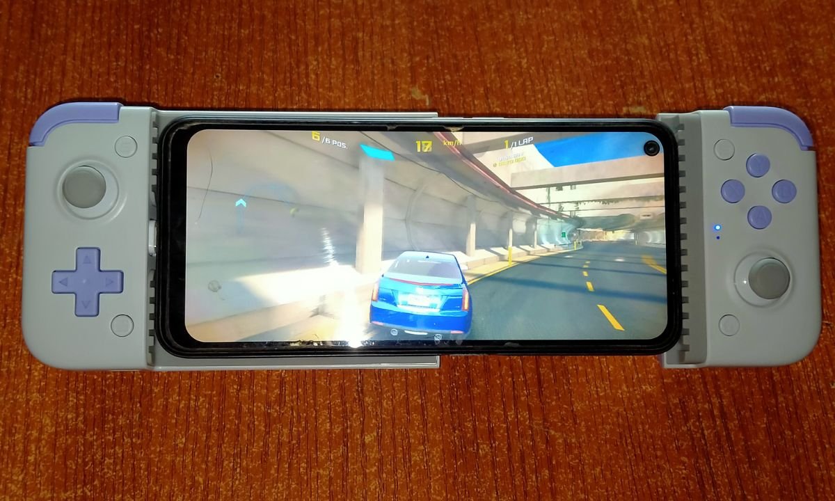 Plying Asphalt 8 on GameSir X2s