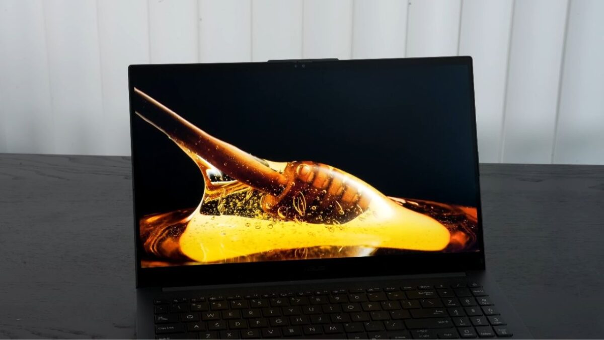 Asus VivoBook Pro 15 OLED Review Display Picture Quality and colors