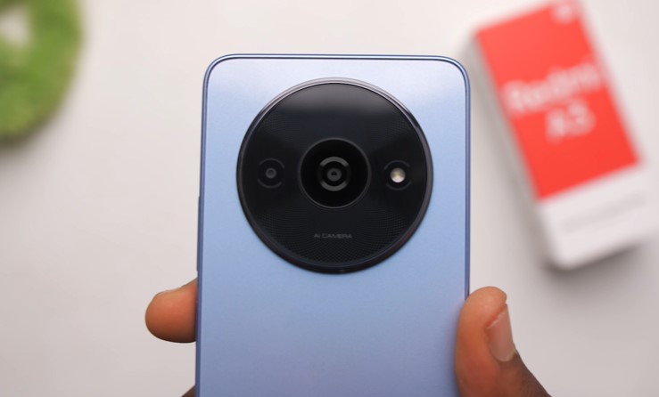 Close-up image clearly showing the 8MP camera setup of the Redmi A3.